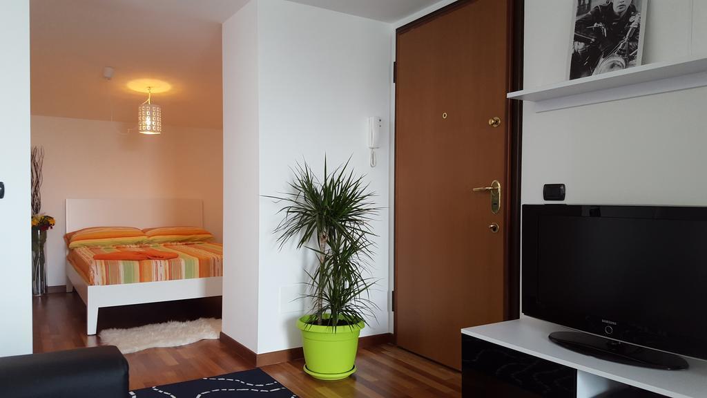 New Luxury Attic Santa Giulia Expo Apartman Milánó Szoba fotó