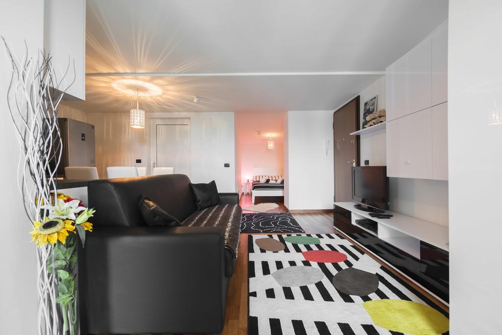 New Luxury Attic Santa Giulia Expo Apartman Milánó Kültér fotó
