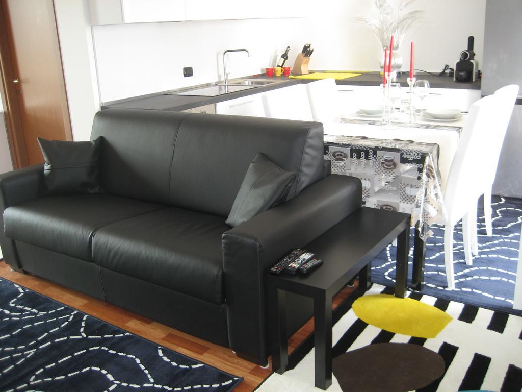 New Luxury Attic Santa Giulia Expo Apartman Milánó Szoba fotó