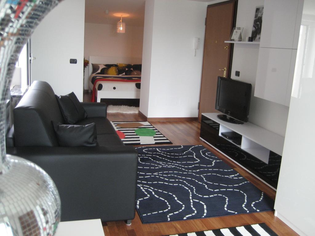 New Luxury Attic Santa Giulia Expo Apartman Milánó Szoba fotó