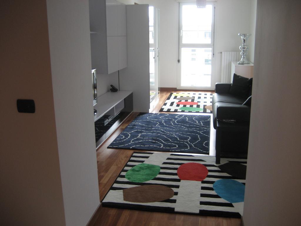 New Luxury Attic Santa Giulia Expo Apartman Milánó Szoba fotó