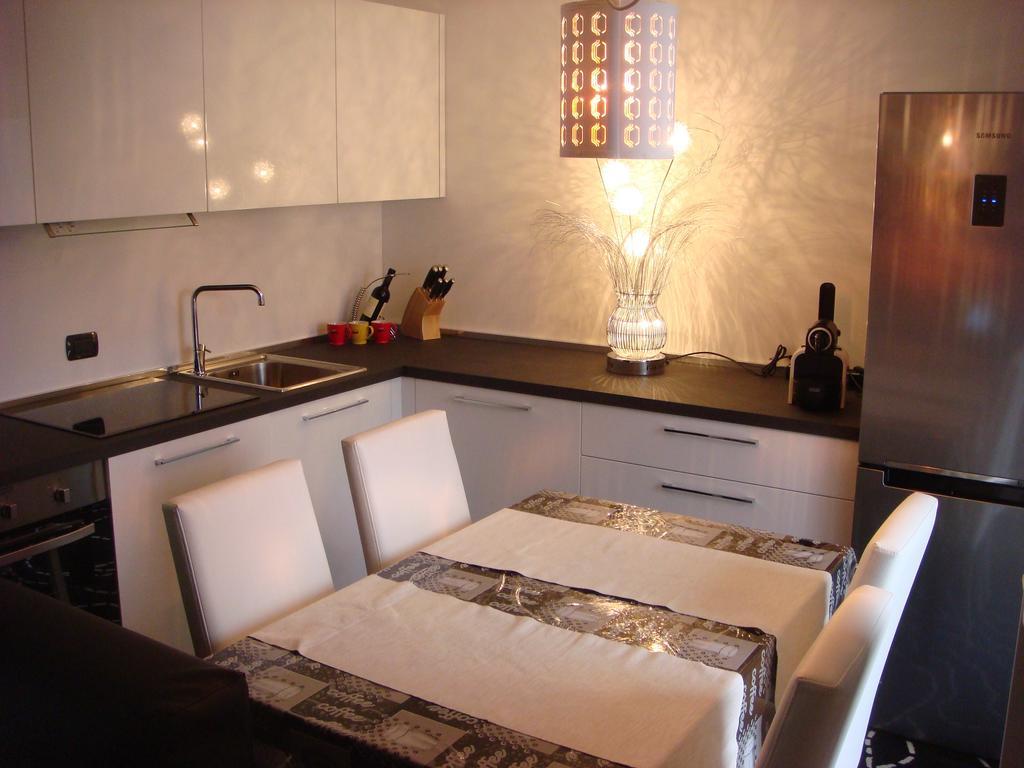 New Luxury Attic Santa Giulia Expo Apartman Milánó Szoba fotó